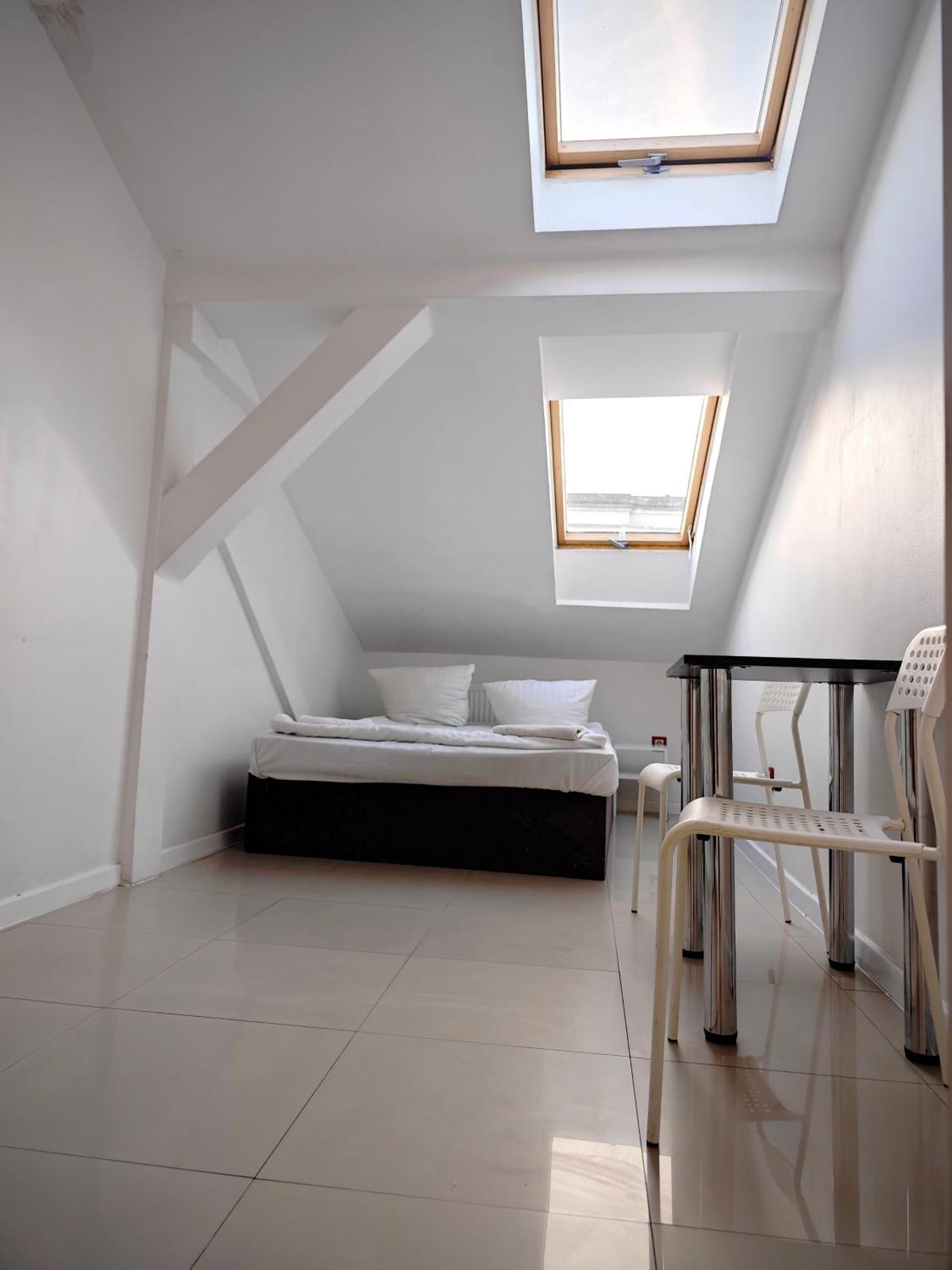 Apartamenty Hoza Attic Studio Varşovia Cameră foto
