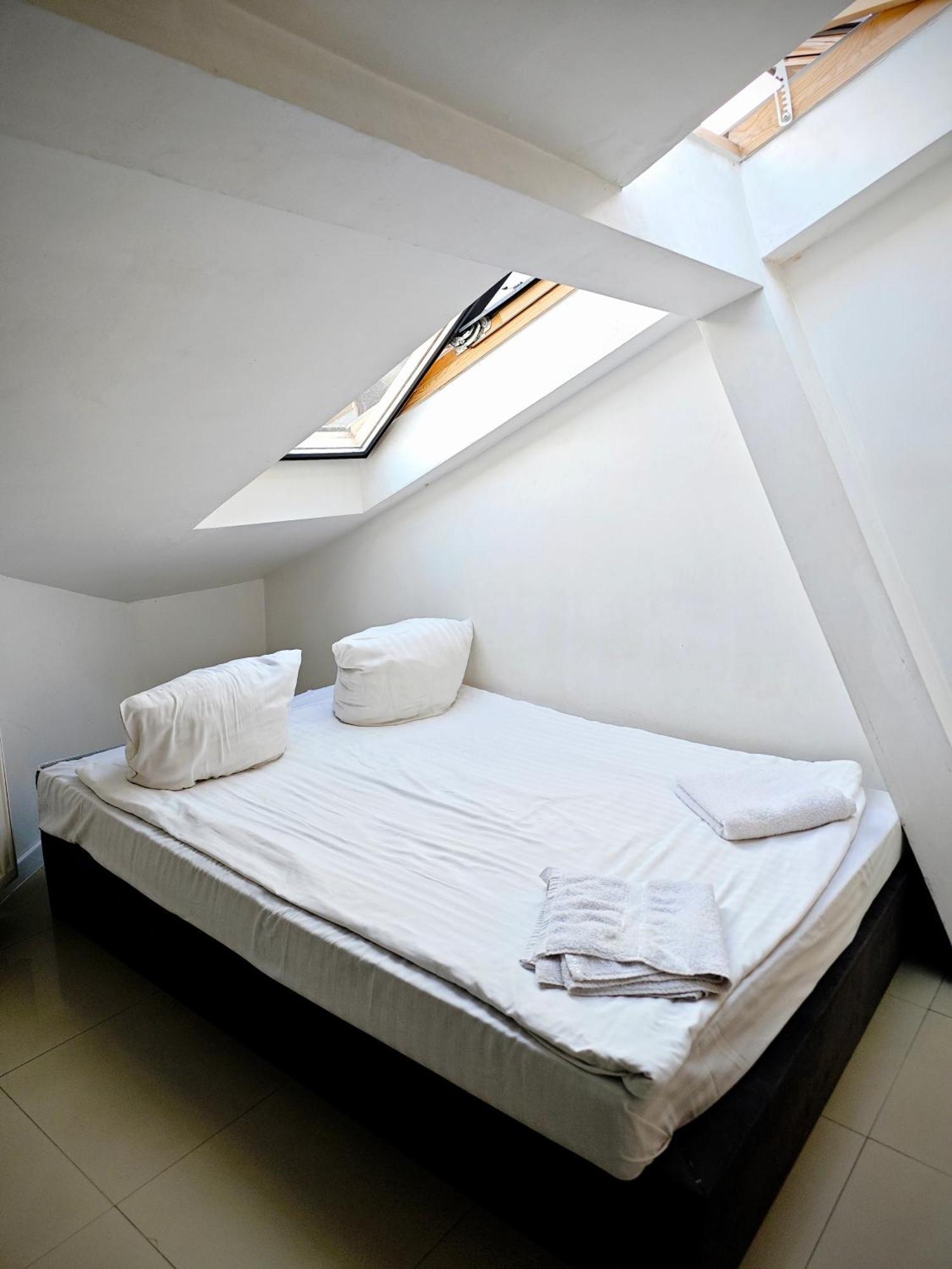 Apartamenty Hoza Attic Studio Varşovia Cameră foto