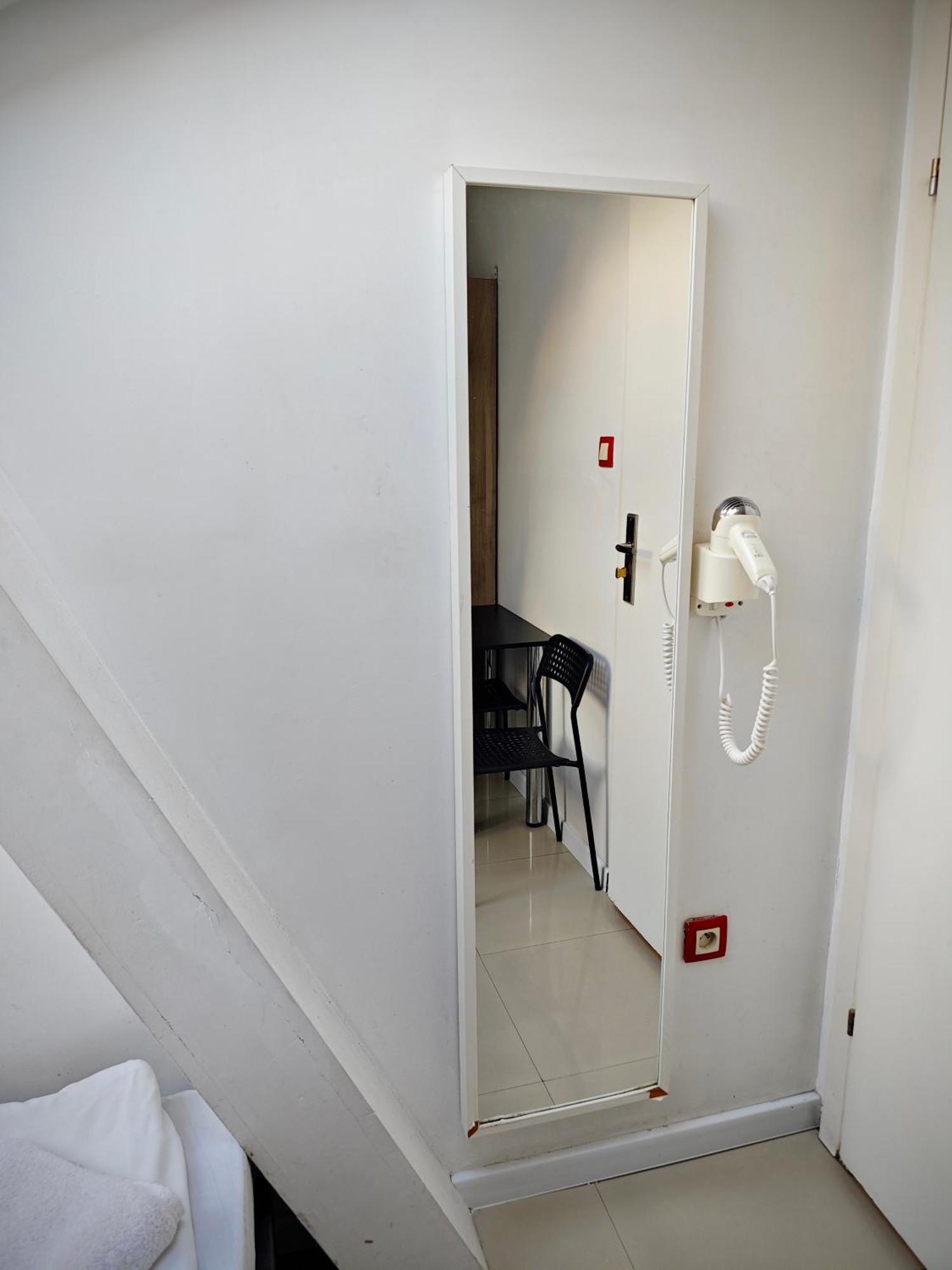 Apartamenty Hoza Attic Studio Varşovia Cameră foto